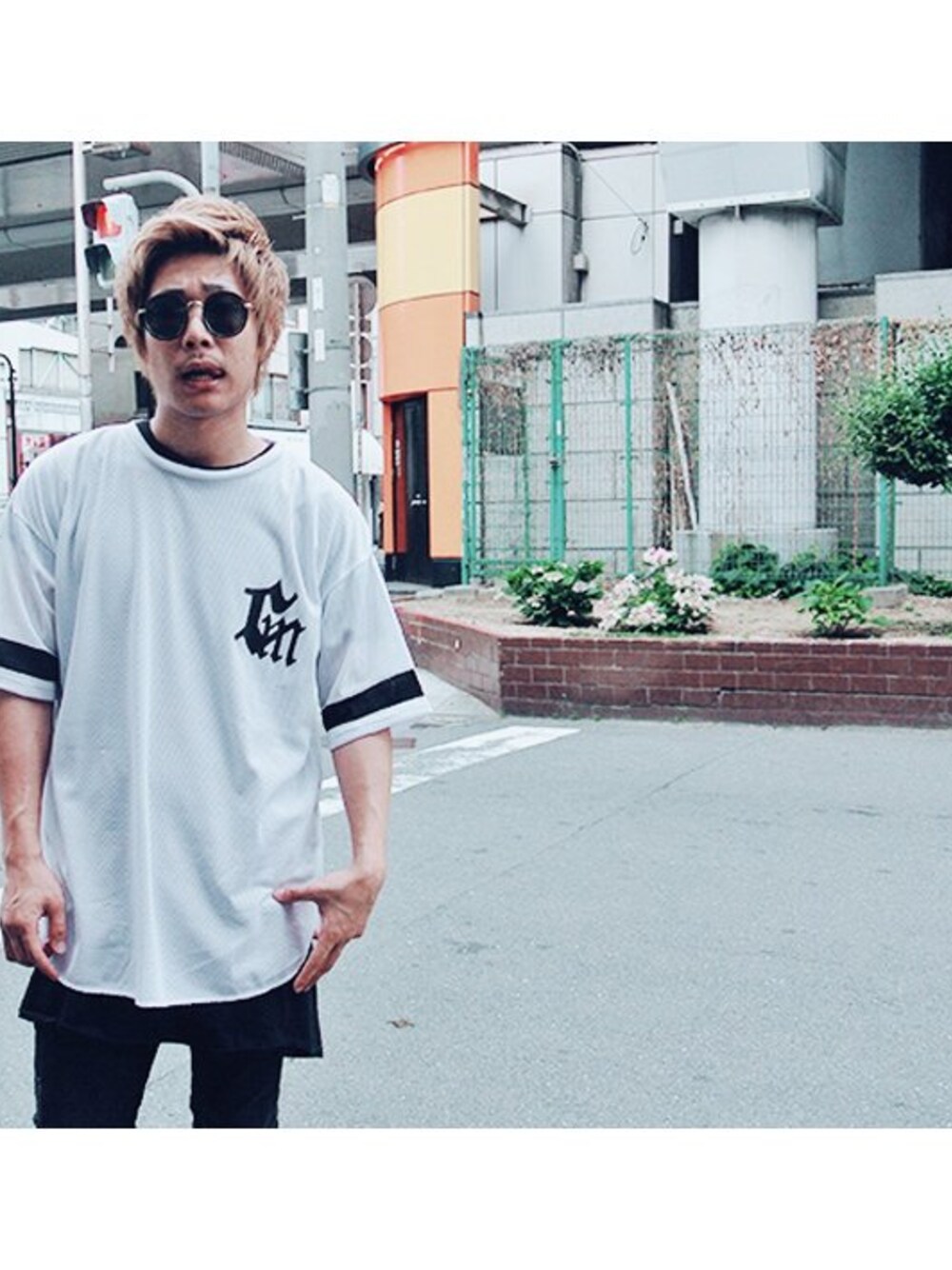 「GIMME FIVE、Calm.、Mesh Jersey Sport Tee」｜「CALM. Mesh Jersey Sport Tee（Tシャツ/カットソー、ホワイト系）」を使った、gimmefiveさん（メンズ・176cm）の秋コーディネートの1枚目の写真