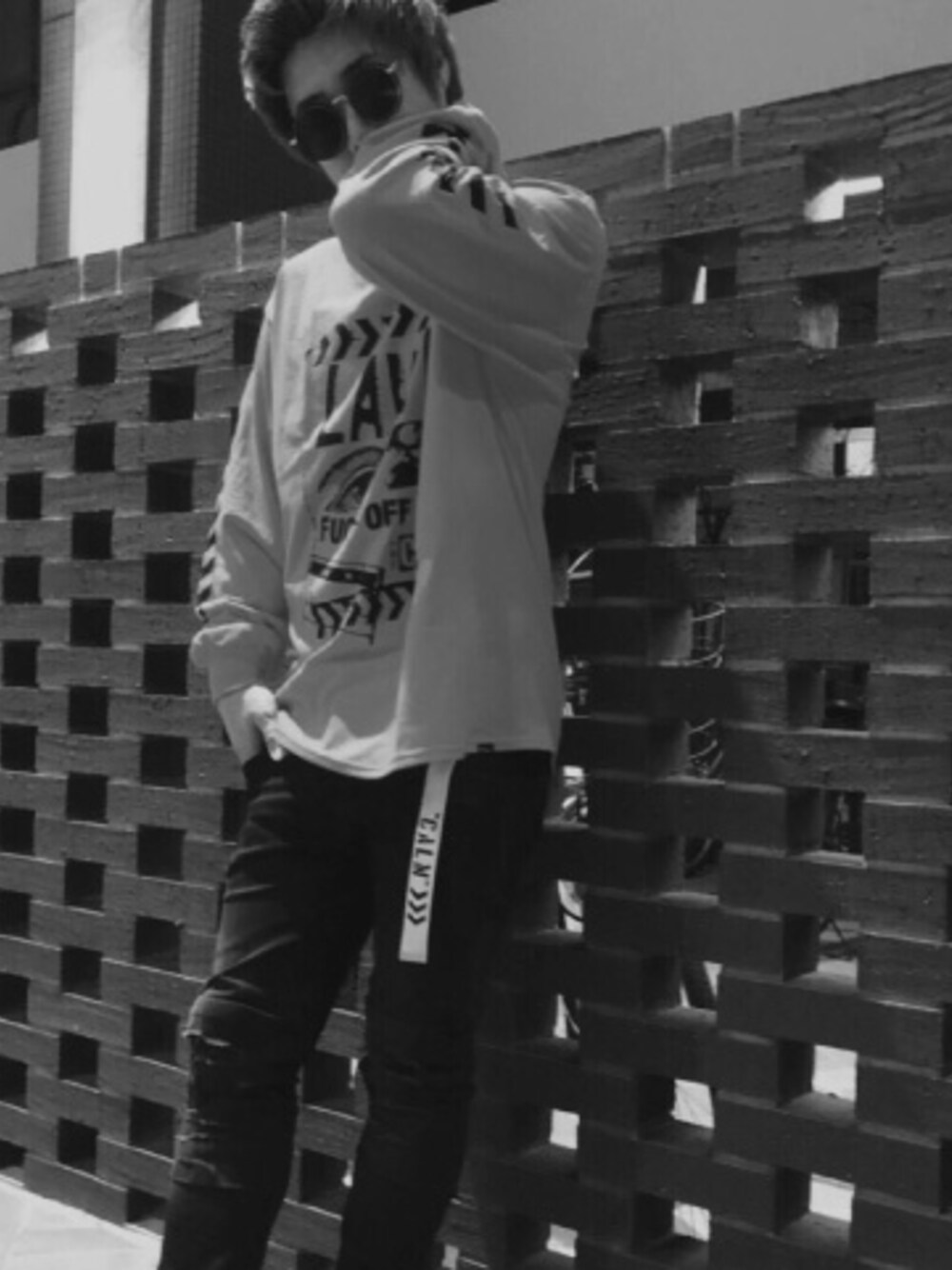 「Calm.、LAWD L/S TEE」｜「CALM. LAWD L/S TEE（Tシャツ/カットソー、オレンジ系）」を使った、gimmefiveさん（メンズ・176cm）の春コーディネートの1枚目の写真