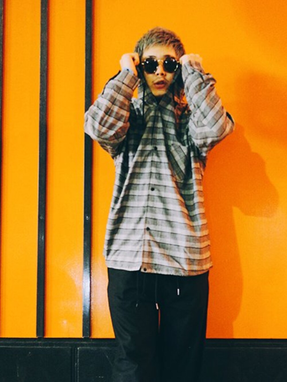 「Wide Pants、GIMME FIVE、check jacket、CALM」｜「CALM. GLEN CHECK HOOD SHIRTS JACKET（BLACK）（その他アウター、グレー系）」を使った、gimmefiveさん（メンズ・177cm）の冬コーディネートの1枚目の写真