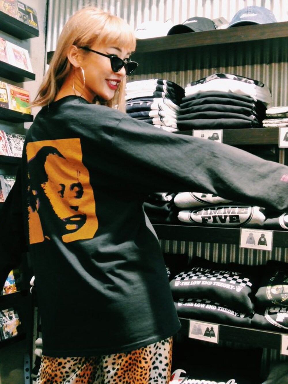 「GIMME FIVE、MITHRA」｜「MITHRA / L/S TEE TAFARI（BALCK）（Tシャツ/カットソー、ブラック系）」を使った、gimmefiveさん（レディース・167cm）の冬コーディネートの1枚目の写真