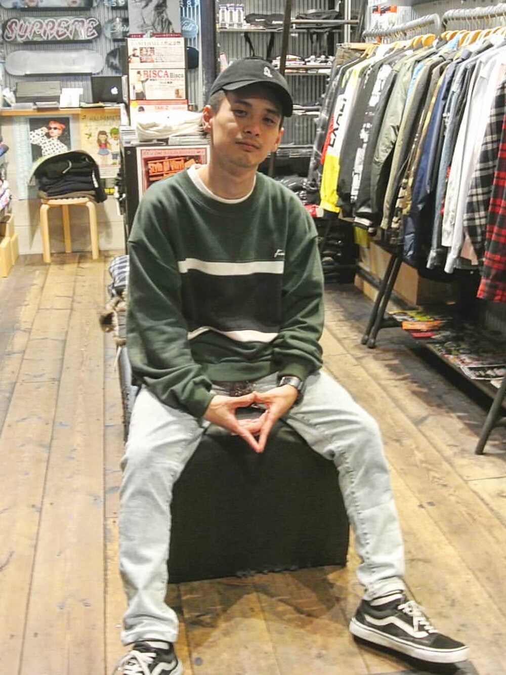 「green、GIMME FIVE、PANEL SWITCH、CREW NECK」｜「GIMME FIVE PANEL SWITCH CREW NECK（GREEN）（スウェット、グリーン系）」を使った、gimmefiveさん（メンズ・175cm）の冬コーディネートの1枚目の写真