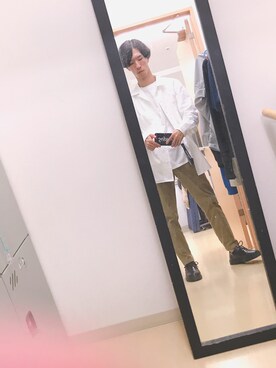 「UNIQLO（ユニクロ）のオープンカラーシャツ（長袖）＋E（シャツ/ブラウス、ホワイト系）」を使った、よんたさん（メンズ・168cm）の秋コーディネート