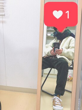 「UNIQLO（ユニクロ）のEZYアンクルパンツ（コーデュロイ・丈標準65～71cm）（その他パンツ、グリーン系）」を使った、よんたさん（メンズ・168cm）の冬コーディネート