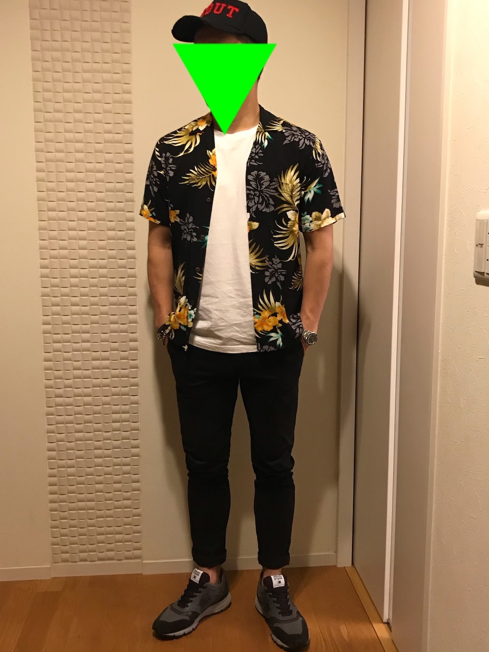 「シンプルコーデ、アロハシャツ、お洒落さんとつながりたい、休日スタイル、白Tシャツ、ユニクロ、ラフコーデ、スニーカーコーデ、ブラック」｜「DSQUARED2のBASEBALL CAP /BASEBALL /0192（キャップ、ブラック系）」を使った、M☆NKICHIさん（メンズ・172cm）の春コーディネートの1枚目の写真