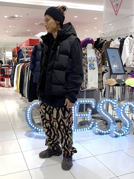 「Guess（ゲス）のアイテム（ダウンベスト）」を使った、Takuto Itouさん（メンズ・170cm）の冬コーディネート