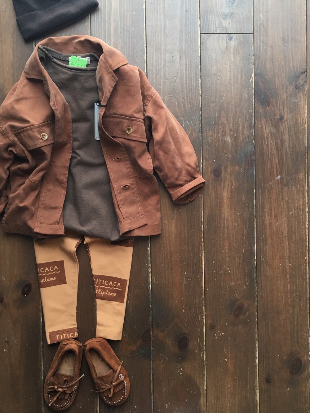 「秋のコーデ、キッズファッション、おんなのこコーデ、おとこのこ、kidsfashion、tinycottons、ARCH&LINE、BROWN、キッズコーデ、ギフト」｜「cache cacheのARCH&LINE 　OPENNECKED　L/S　SHIRT(BROWN)（シャツ/ブラウス、その他）」を使った、CACHE-CACHEさん（キッズ・100cm）の秋コーディネートの1枚目の写真