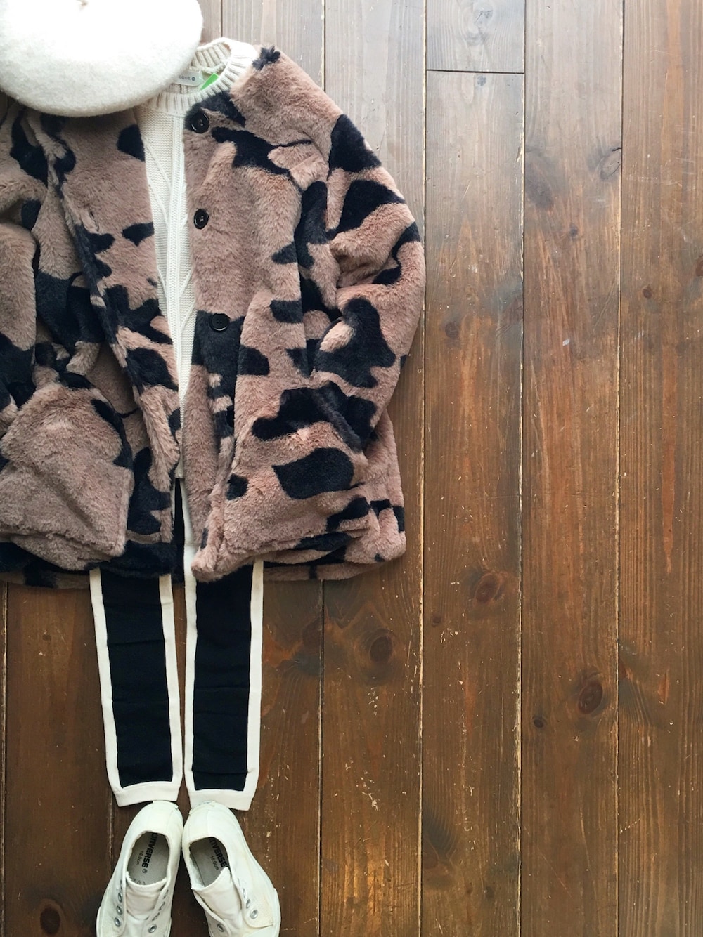 「キッズコーデ、シンプルコーデ、おんなのこ、おとこのこ、kidsfashion、ファーコート、レオパード、tinycottons、violeta&federico、キッズファッション」｜「cache cacheのVioleta&Federico　COAT　CAMU　(LEO)3ｙ.4ｙ.6ｙ.8ｙ（その他アウター、その他）」を使った、CACHE-CACHEさん（キッズ・110cm）の秋コーディネートの1枚目の写真