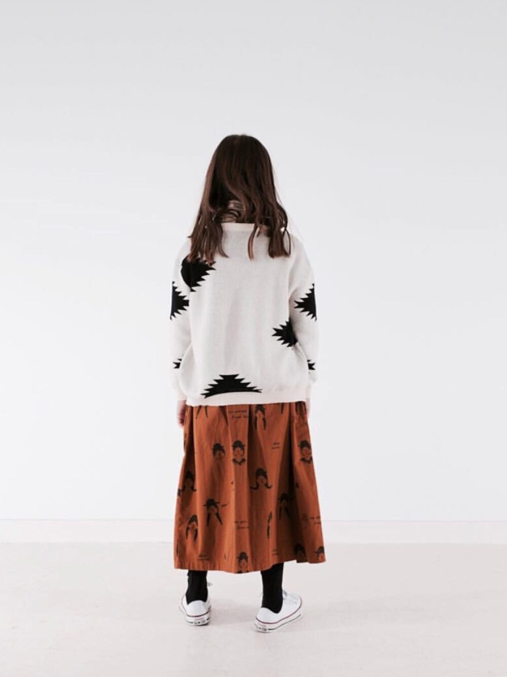 「キッズコーデ、カジュアルコーデ、おんなのこ、キッズファッション、女の子コーデ、シンプル、スカート、ロングスカート、tinycottons、セール」｜「cache cacheのtinycottons no-worry dolls button　woven skirt（スカート、その他）」を使った、CACHE-CACHEさん（キッズ・110cm）の冬コーディネートの1枚目の写真