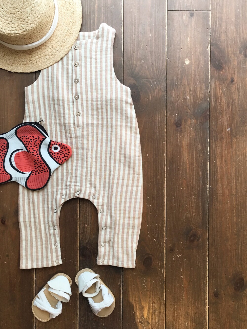 「Rylee&Cru、おんなのこ、おとこのこ、サロペット、ロンパース、ベビーコーデ、ベビーファッション、キッズコーデ、シンプル、キッズファッション」｜「cache cacheのRylee＆cru   cocoa stripes button jumpsuit（サロペット/オーバーオール、その他）」を使った、CACHE-CACHEさん（キッズ・80cm）の春コーディネートの1枚目の写真