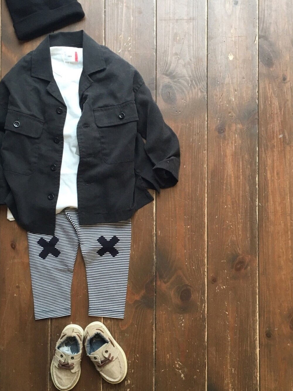 その他のTシャツ/カットソー、その他のレギンス/スパッツを着用したキッズの春コーディネートの1枚目の写真