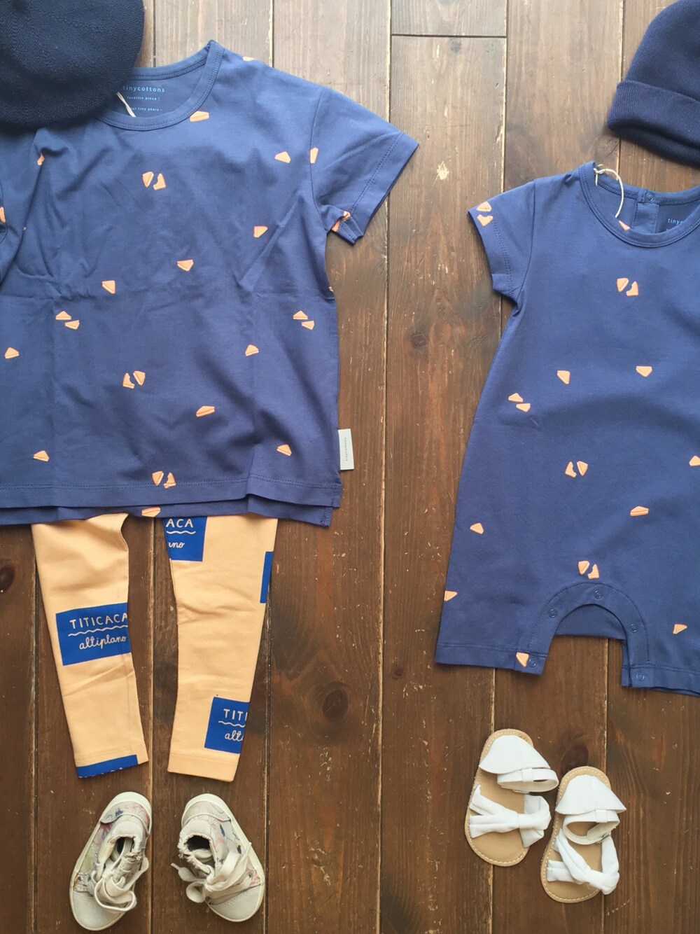 その他のTシャツ/カットソー、その他のロンパース、その他のレギンス/スパッツを着用したキッズの春コーディネートの1枚目の写真