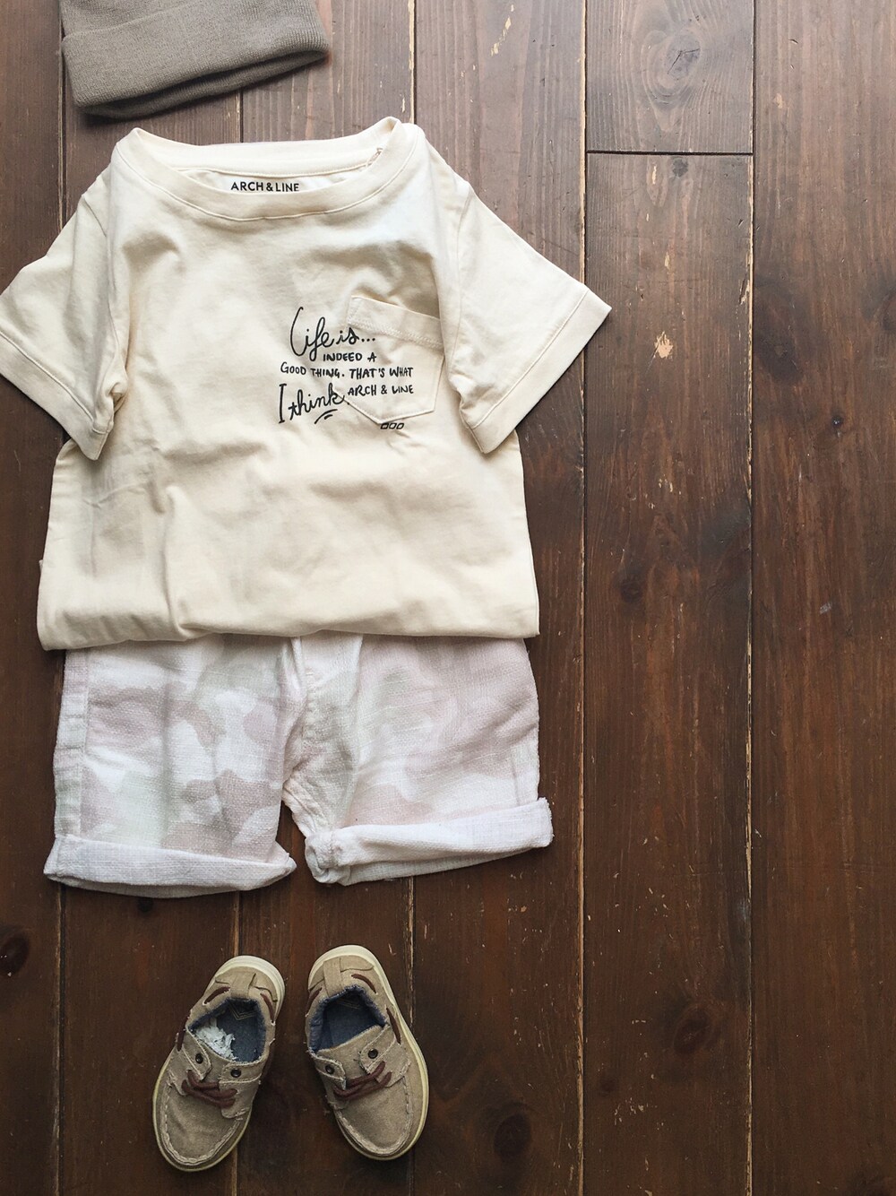 その他のTシャツ/カットソー、その他のその他パンツ、その他のその他パンツを着用したキッズの夏コーディネートの1枚目の写真