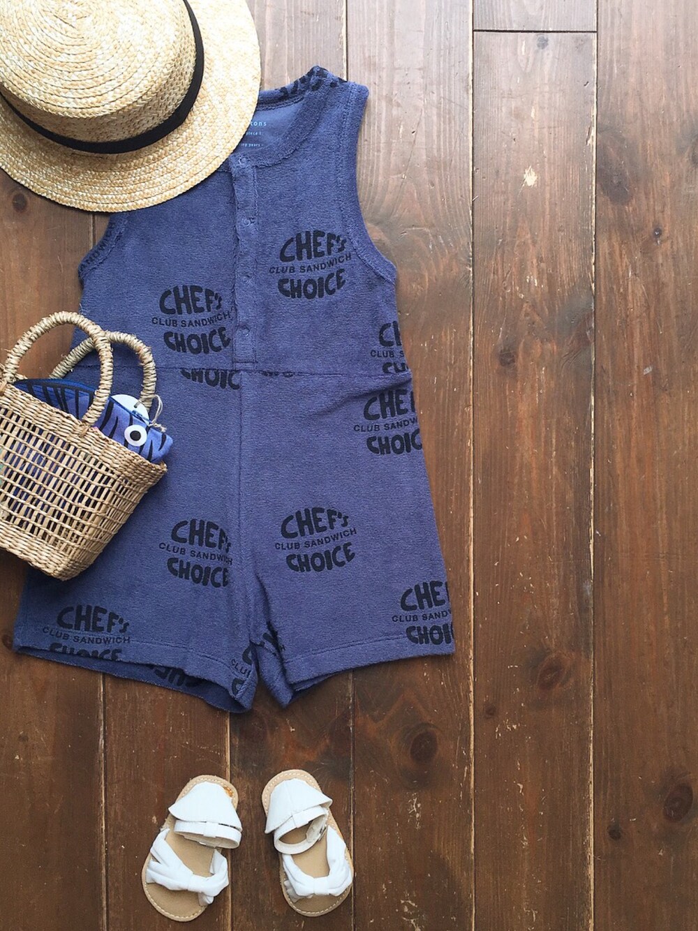 「夏、ノースリーブ、ショーパン、オールインワン、サロペット、タイニーコットンズ、tinycottons、キッズコーデ、キッズファッション、海」｜「cache cacheのtinycottons  club sandwich towel short onepiece（つなぎ/オールインワン、その他）」を使った、CACHE-CACHEさん（キッズ・100cm）の夏コーディネートの1枚目の写真