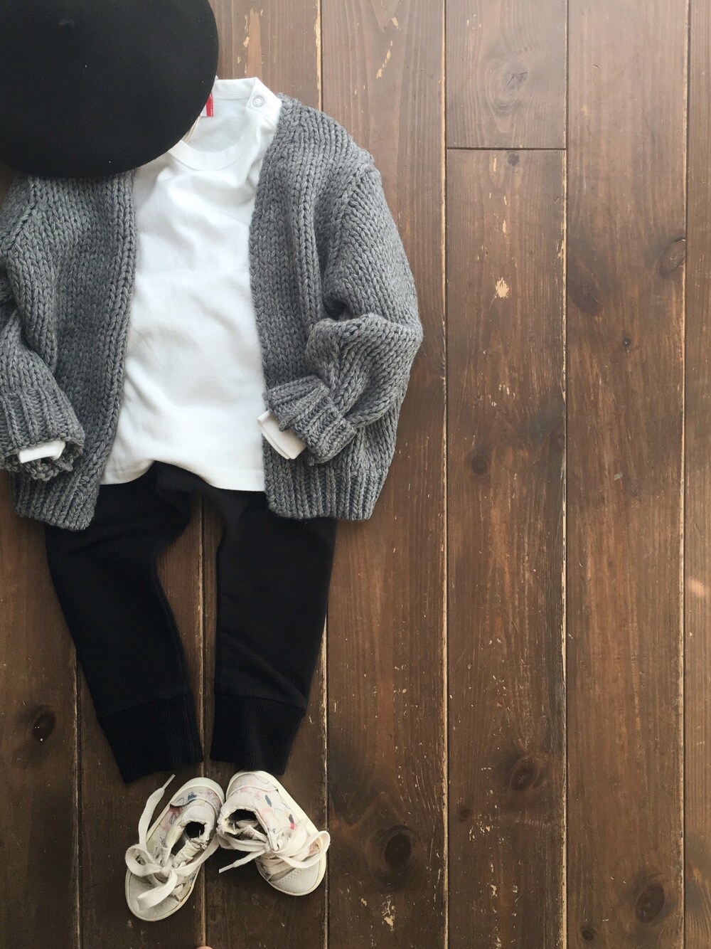 「キッズコーデ、女の子、おとこのこ、シンプルコーデ、mingo、FOV、EAST END HIGHLANDERS、kids、kidsfashion、キッズファッション」｜「cache cacheのMINGO.　winter slimfitjogger（black）（その他パンツ、その他）」を使った、CACHE-CACHEさん（キッズ・100cm）の夏コーディネートの1枚目の写真