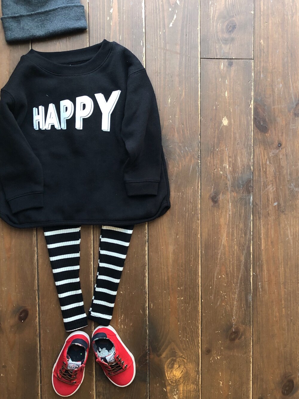 その他のTシャツ/カットソーを着用したキッズの秋コーディネートの1枚目の写真