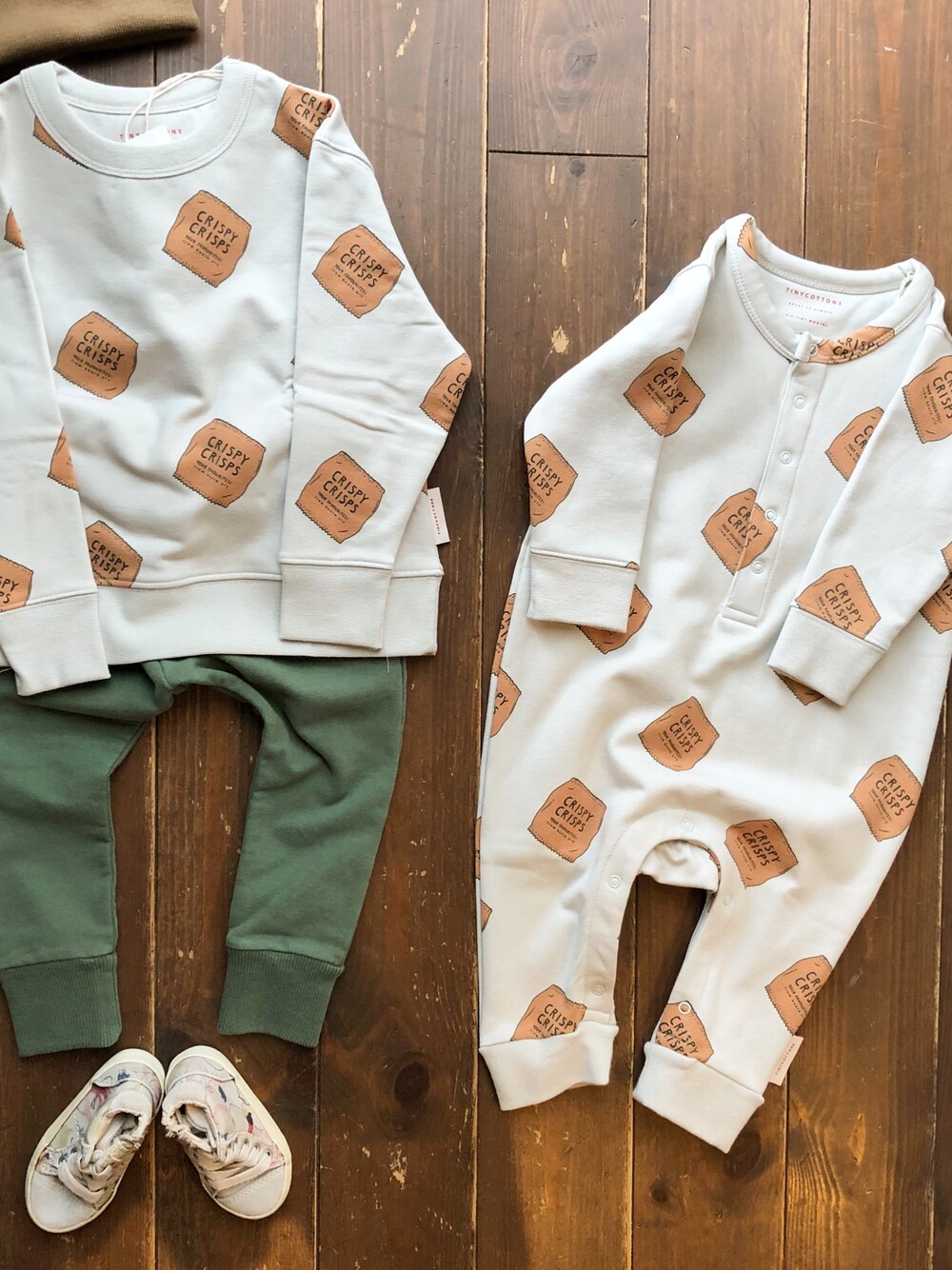 その他のスウェット、その他のその他パンツ、その他のロンパースを着用したキッズの秋コーディネートの1枚目の写真