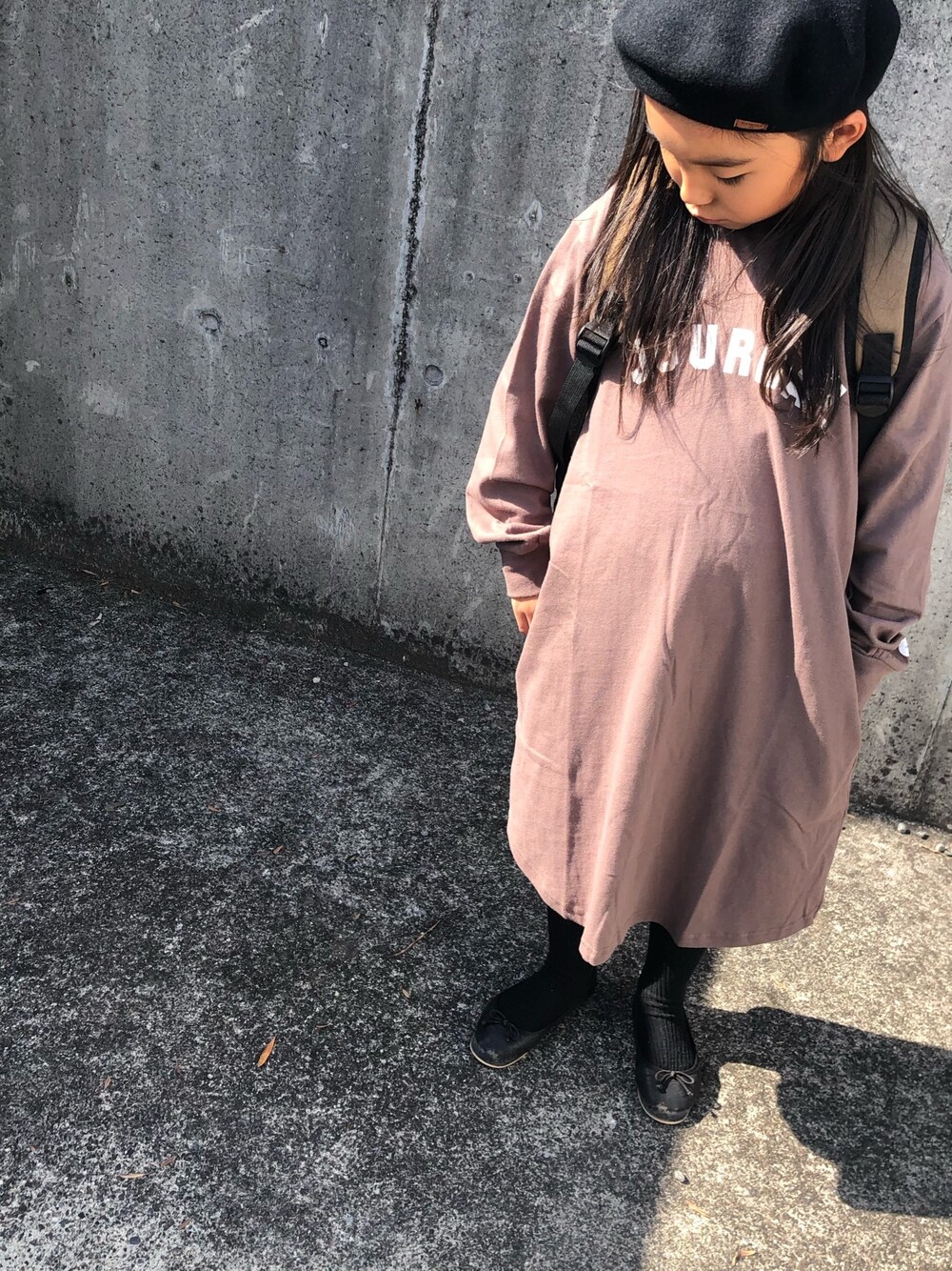 「秋コーデ、キッズコーデ、シンプルコーデ、娘コーデ、小学生、女の子、姉妹コーデ、キッズファッション、FOV、ワンピース」｜「cache cacheのFOV 　JOURNAL  L/S　ワンピース（アッシュブラウン）（ワンピース、その他）」を使った、CACHE-CACHEさん（キッズ・123cm）の秋コーディネートの1枚目の写真