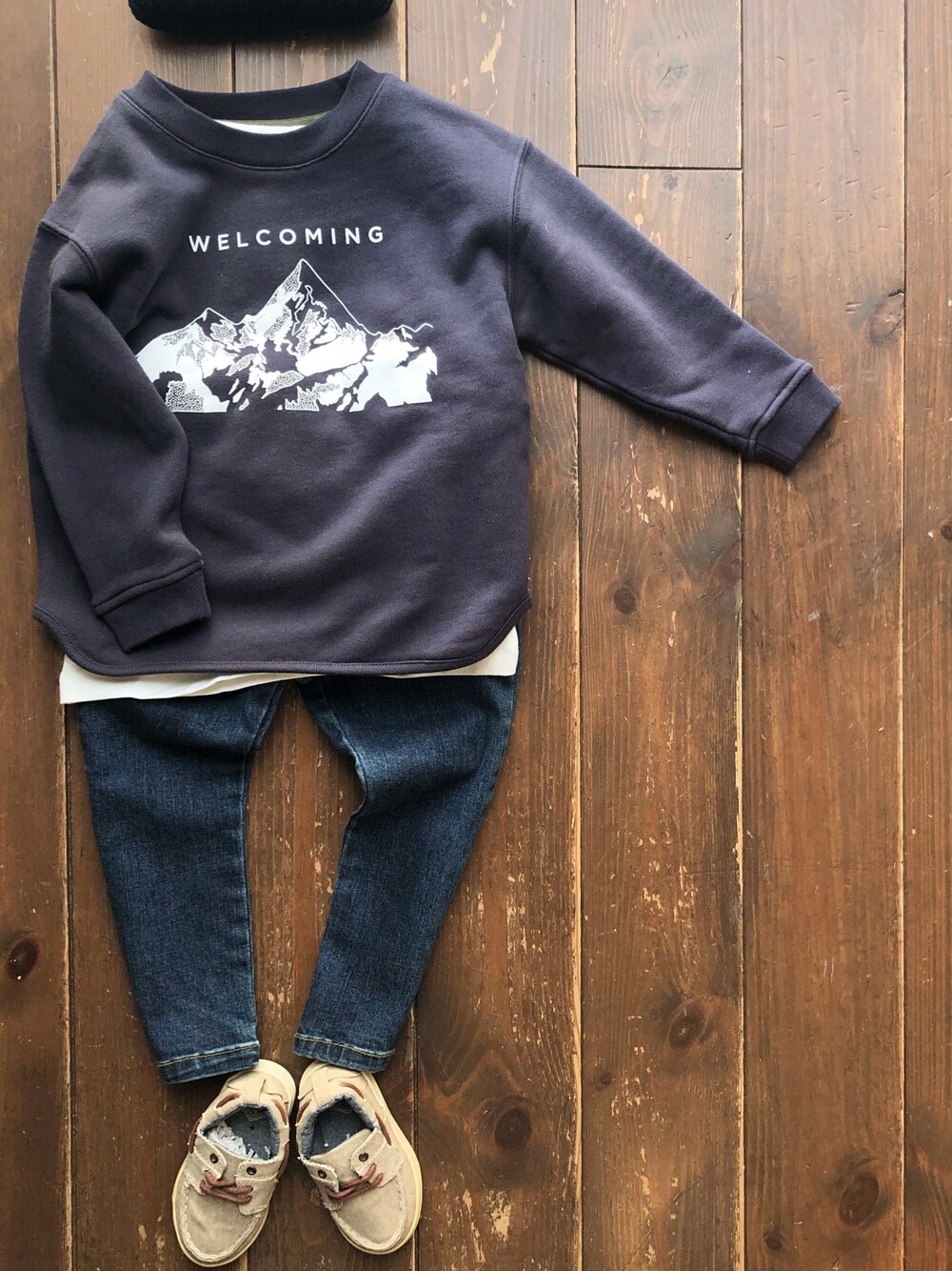 「ARCH&LINE、キッズファッション、秋のコーデ、小学生、おとこのこ、キッズコーデ、パパとお揃い、ジュニア、カシュカシュ静岡、スウェット」｜「cache cacheのARCH&LINE SALT MOUNTAIN  PO　 (dark  blue)XS/S/M/L/XL（Tシャツ/カットソー、その他）」を使った、CACHE-CACHEさん（キッズ・90cm）の秋コーディネートの1枚目の写真