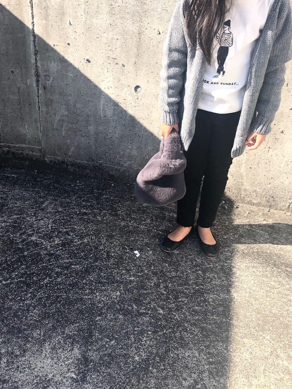 その他のTシャツ/カットソー、その他のTシャツ/カットソー、その他のカーディガン/ボレロを着用したキッズの秋コーディネートの1枚目の写真