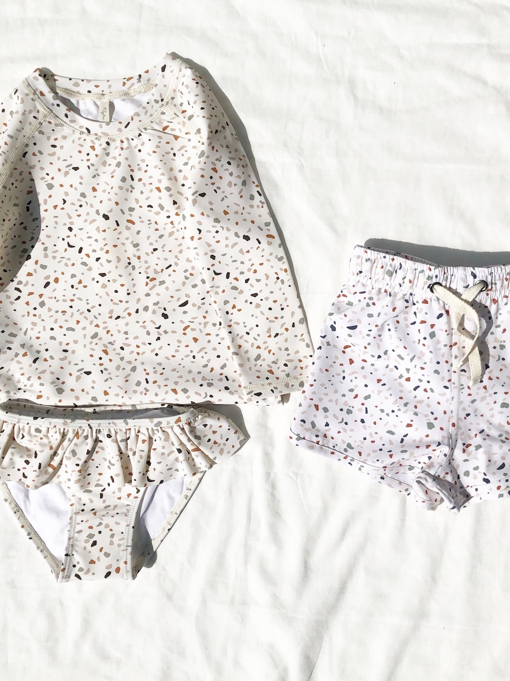 その他の水着、その他の水着を着用したキッズの春コーディネートの1枚目の写真