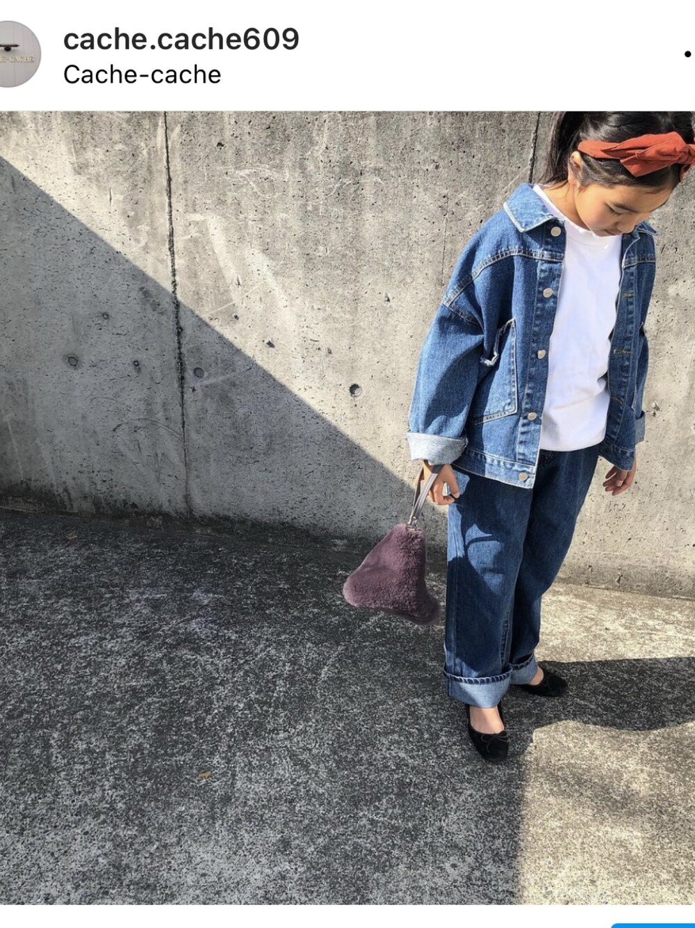 その他のデニムジャケットを着用したキッズの冬コーディネートの1枚目の写真