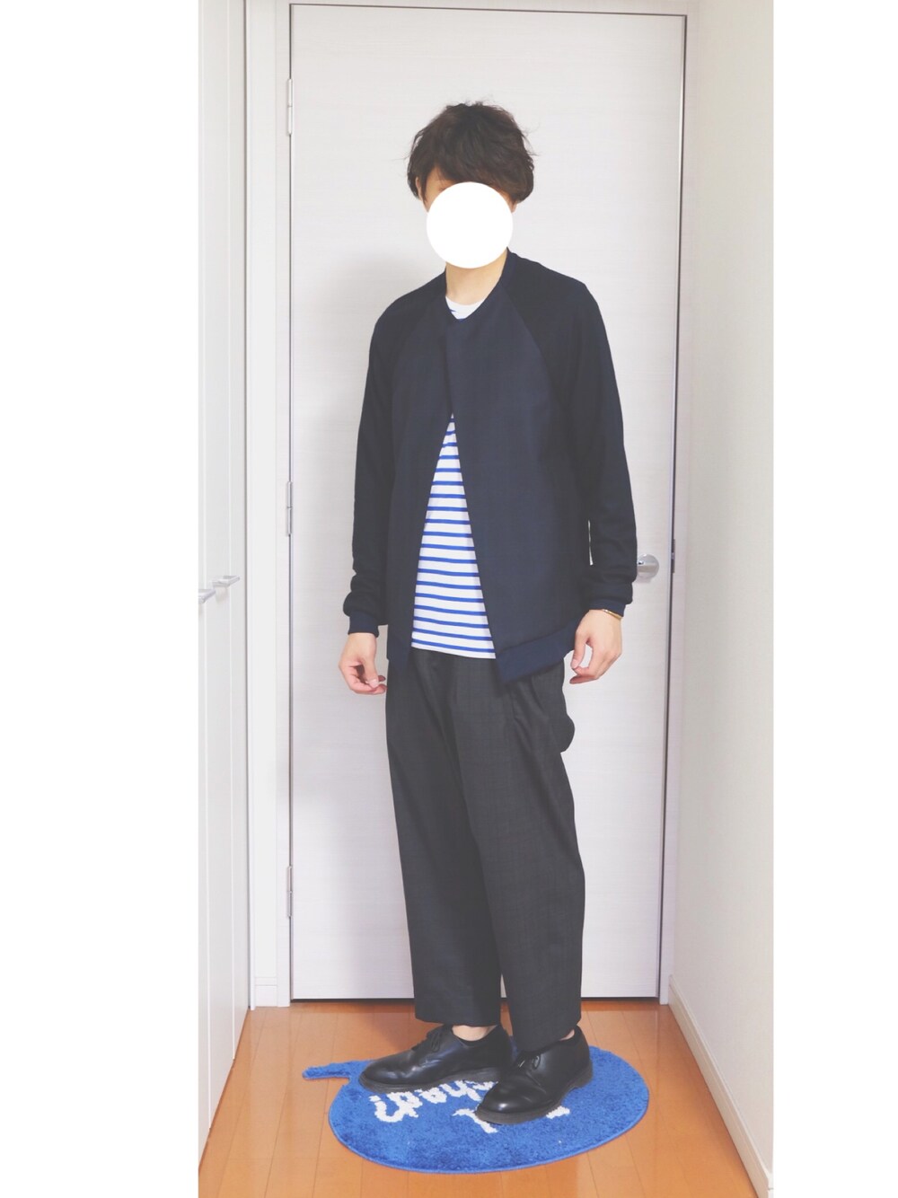 「休日スタイル、きれいめカジュアル、ワイドパンツ、シンプル、ボーダー、ダニエルウェリントン、ootd、ゆるコーデ、ゆるパンツ、Milok」｜「wjkの【WEB限定独占販売】wjk - ボーダーUネックカットソー(HARE)（Tシャツ/カットソー、ブルー系）」を使った、いくさん（メンズ・173cm）の春コーディネートの1枚目の写真