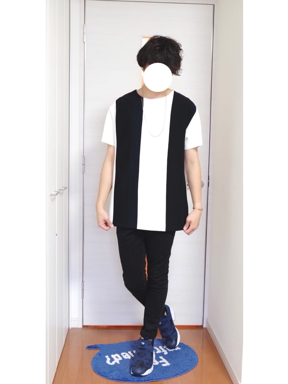「夏、休日スタイル、シンプル、オトナカジュアル、スニーカー、ストライプ、リーボック(Reebok)、ユナイテッドトウキョウ、ootd」｜「UNITED TOKYOの18GストライプニットTee（ニット/セーター、ホワイト系）」を使った、いくさん（メンズ・173cm）の春コーディネートの1枚目の写真