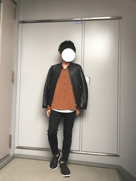 「肩掛け」｜「アイテム（ライダースジャケット）」を使った、Yumaさん（メンズ・170cm）の春コーディネート