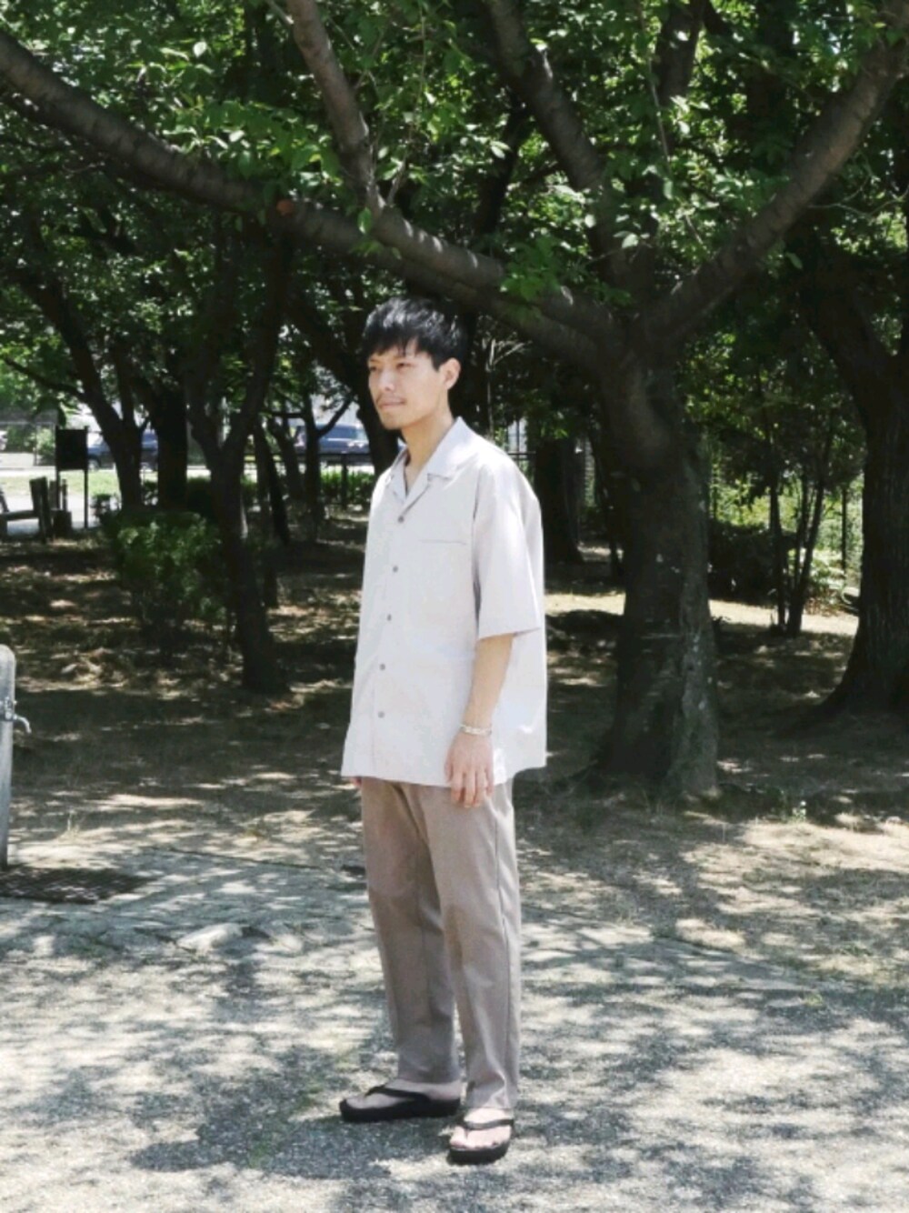 「シャツ好き集まれ、お洒落さんとつながりたい、きれいめカジュアル、夏コーデ、シャツスタイル、シンプルコーデ、UNIQLO、ビーチサンダル、ワントーンコーデ」｜「WYM LIDNMの【WYM LIDNM】TENCEL/COTTON OPEN COLLAR SHIRT/オープンカラーシャツ（シャツ/ブラウス、パープル系）」を使った、わむう_wamuさん（メンズ・164cm）の夏コーディネートの1枚目の写真