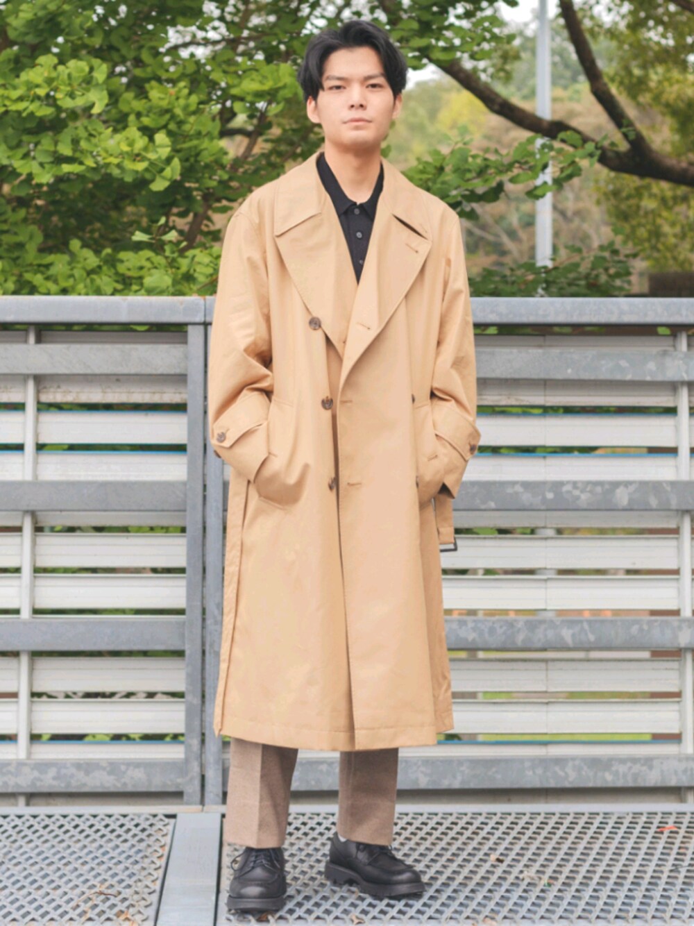 「秋のマイ旬スタイル、おしゃれさんと繋がりたい、秋服、トレンチコート、ユニクロ、シンプル、ootd、ロングコート、ベージュ、革靴」｜「UNIQLOのアイテム（トレンチコート、ベージュ系）」を使った、わむう_wamuさん（メンズ・165cm）の秋コーディネートの1枚目の写真
