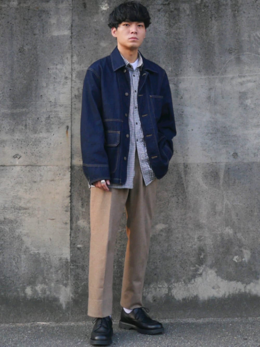 「wearhalloween2020、シンプル、秋コーデ、おしゃれさんと繋がりたい、今日のコーデ、プチプラコーデ、チェック、秋のコーデ、低身長、ユニクロ」｜「UNIQLOのアイテム（スラックス、ベージュ系）」を使った、わむう_wamuさん（メンズ・165cm）の秋コーディネートの1枚目の写真