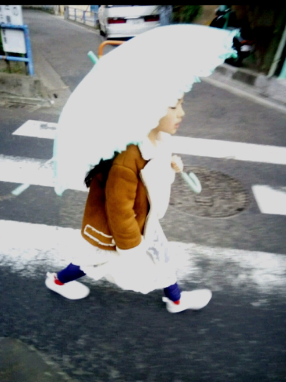 「ZARA KIDS、レーススカート」｜「ZARA KIDSのアイテム（ジャケット/アウター、ブラウン系）」を使った、coconaさん（キッズ・125cm）の冬コーディネートの1枚目の写真