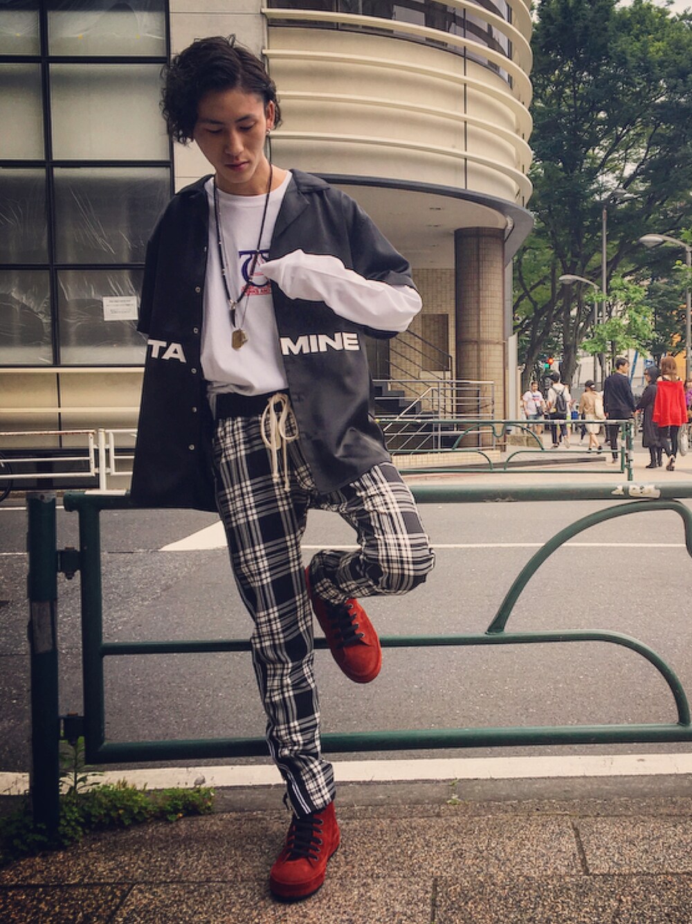 「ROYAL FLASH、お洒落さんとつながりたい、休日スタイル、ootd、ビックシルエット、開襟シャツ、ストリート、チェック」｜「HELIOT EMILのﾛｺﾞ半袖SH（シャツ/ブラウス、ブラック系）」を使った、そーふぃさん（メンズ・170cm）の春コーディネートの1枚目の写真