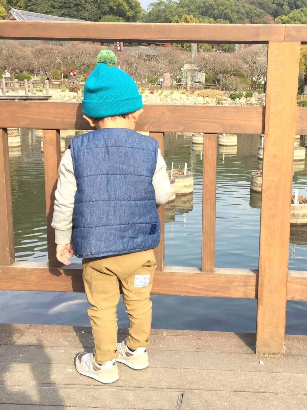 「冬、kids、カジュアルコーデ、シンプル、おとこのこ、キッズ、3歳」｜「GEORGE'Sのアイテム（ニットキャップ/ビーニー、グリーン系）」を使った、ara chanさん（キッズ・100cm）の冬コーディネートの1枚目の写真