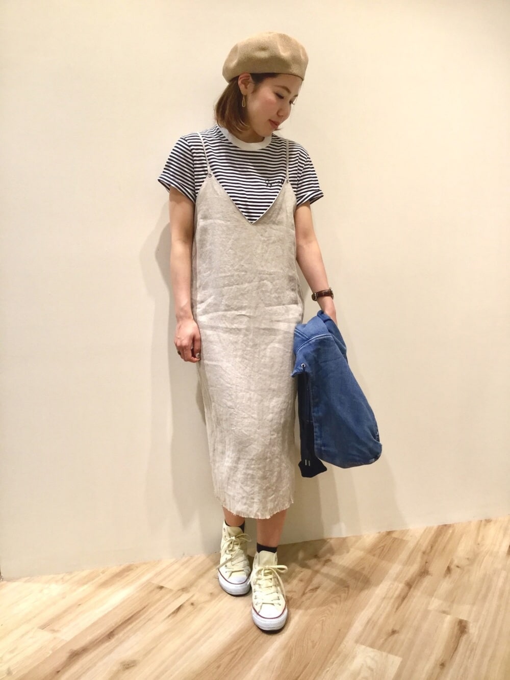 「オトナカジュアル、今日のコーデ、パーカー、トレーナー、ボーダー、ワンピース、コンバース、ベレー帽、スニーカー」｜「CONVERSEの[CONVERSE]コンバース オールスター RZ ハイカット22cm～24cm（スニーカー、ベージュ系）」を使った、sa-kiiさん（レディース・159cm）の春コーディネートの1枚目の写真