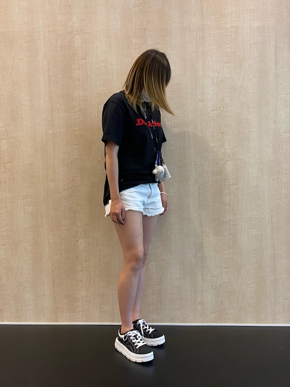 「ゆるコーデ、カジュアル、シンプル、パンツスタイル、ショートパンツ、夏コーデ、ラフ、スニーカー、シンプルコーデ、カジュアルコーデ」｜「Arnold Palmerの☆BARNSsohostreet(バーンズソーホーストリート)限定☆　2020SS新作　Schmucker AP053620（スニーカー、ブラック系）」を使った、arnoldpalmer2018さん（レディース・163cm）の夏コーディネートの1枚目の写真