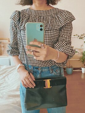 「FERRAGAMO（フェラガモ）のアイテム（ショルダーバッグ、ブラック系）」を使った、sheeeeさん（レディース・158cm）の秋コーディネート