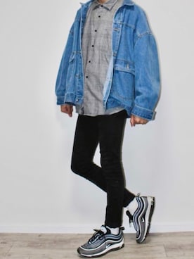 「部屋撮り」｜「アイテム（デニムジャケット）」を使った、rksさん（メンズ・175cm）の春コーディネート