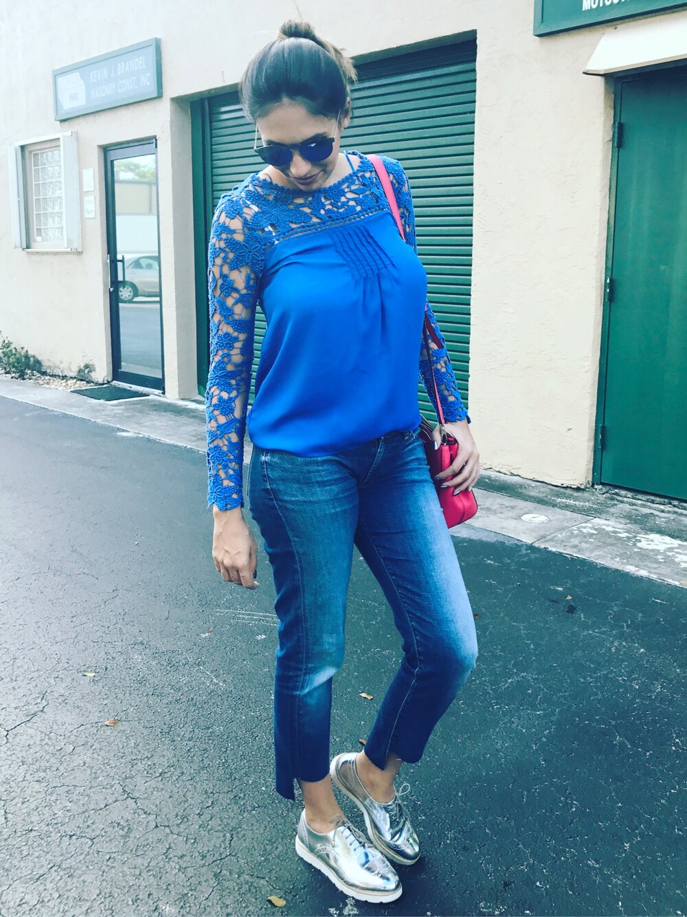 「denim、lace、ootd、outfit、silver、street、streetstyle、streetfashion、fashion、sneakers」｜「goodnight MACARRONのアイテム（シャツ/ブラウス、ブルー系）」を使った、tipsforshopさん（レディース・170cm）の冬コーディネートの1枚目の写真