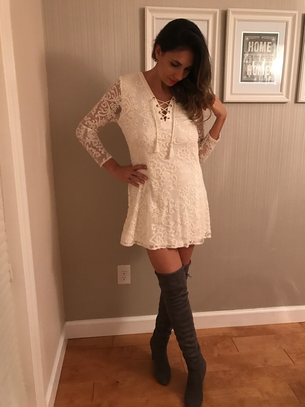 「overthekneeboots、boots、stuart weitzman、FOREVER 21、mini、velvet、streetstyle、fashion、ootd、PersonalStyle」｜「FOREVER 21のアイテム（ワンピース、ベージュ系）」を使った、tipsforshopさん（レディース・170cm）の冬コーディネートの1枚目の写真