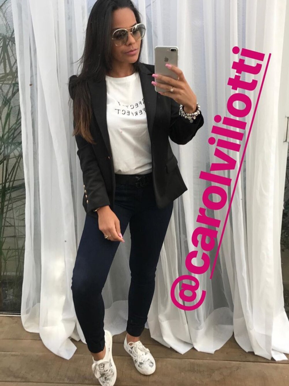 「Tshirts、airport、ootd、fashion、fashiondesigner、tshirtdesigner、MIAMI」｜「carol viliottiのアイテム（Tシャツ/カットソー、ホワイト系）」を使った、tipsforshopさん（レディース・170cm）の夏コーディネートの1枚目の写真