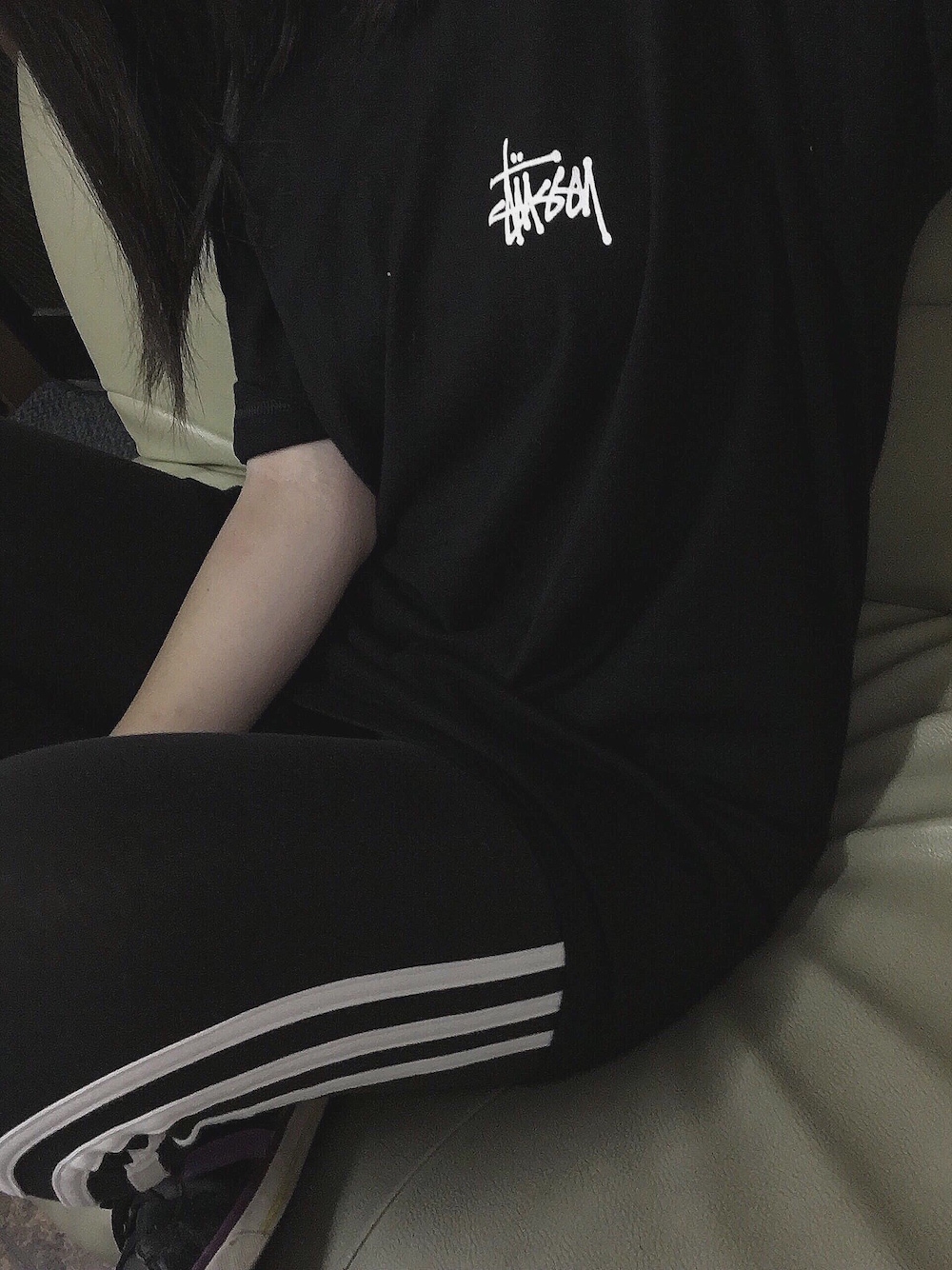 「stussy、adidas、adidas originals、黒、dance、마지막처럼、シンプル、ブラック、ビックT」｜「STUSSYのBasic Stussy（Tシャツ/カットソー、ブラック系）」を使った、39さん（レディース・152cm）の夏コーディネートの1枚目の写真