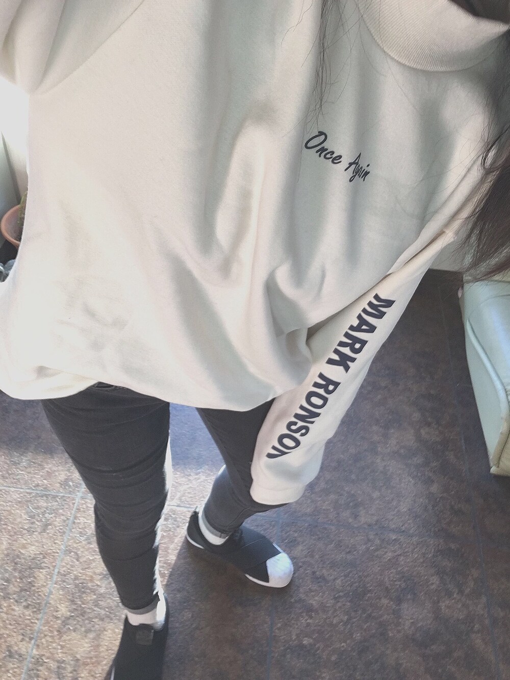 「シンプル、hotping、韓国ファッション、韓国ブランド、adidas originals、スキニーデニム」｜「HOTPINGのアイテム（その他トップス、ホワイト系）」を使った、39さん（レディース・152cm）の冬コーディネートの1枚目の写真