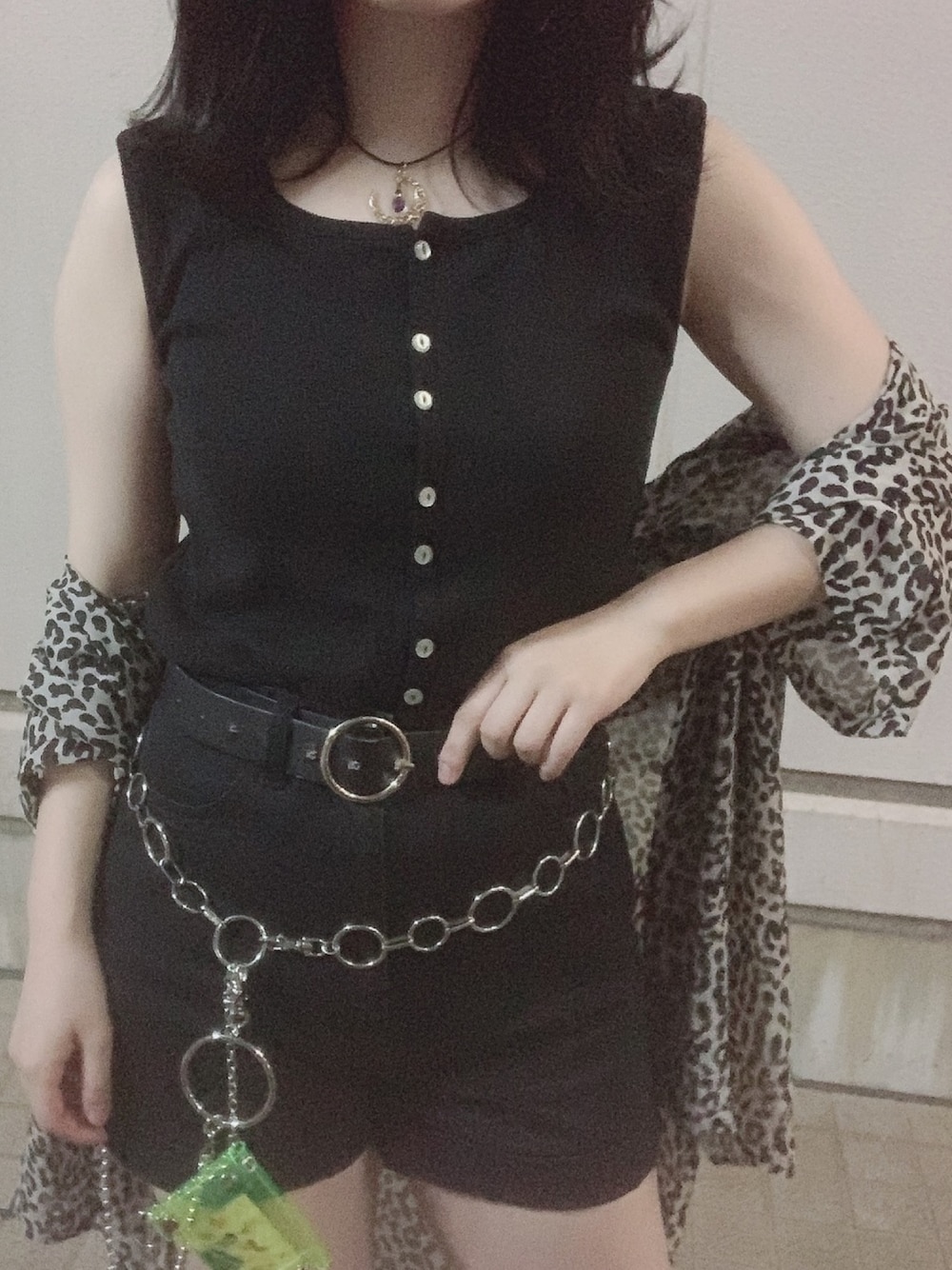 「ootd、低身長コーデ、レオパード、タンクトップ、黒、韓国ファッション、夏コーデ、ブラック、ネオンカラー、korea」｜「WEGOのWEGO/フロントボタンリブタンクトップ（タンクトップ、ブラック系）」を使った、39さん（レディース・152cm）の夏コーディネートの1枚目の写真