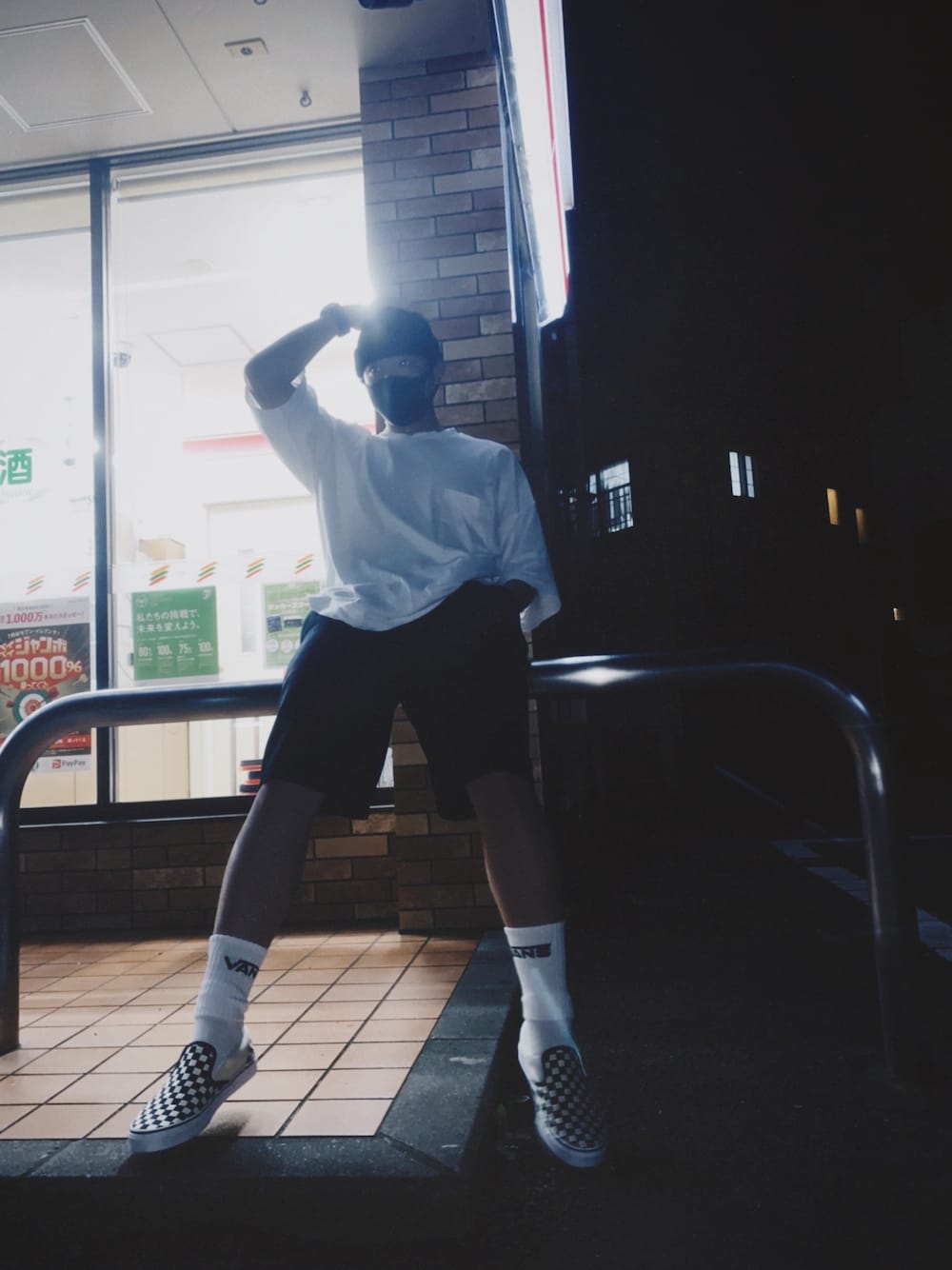 「お洒落さんとつながりたい、ビッグT、ストリート、GU、今日のコーデ、プチプラ、古着MIX、モノトーン、ゆるコーデ、休日スタイル」｜「GUのアイテム（チノパンツ、ブラック系）」を使った、iamnoadayoさん（メンズ・170cm）の夏コーディネートの1枚目の写真