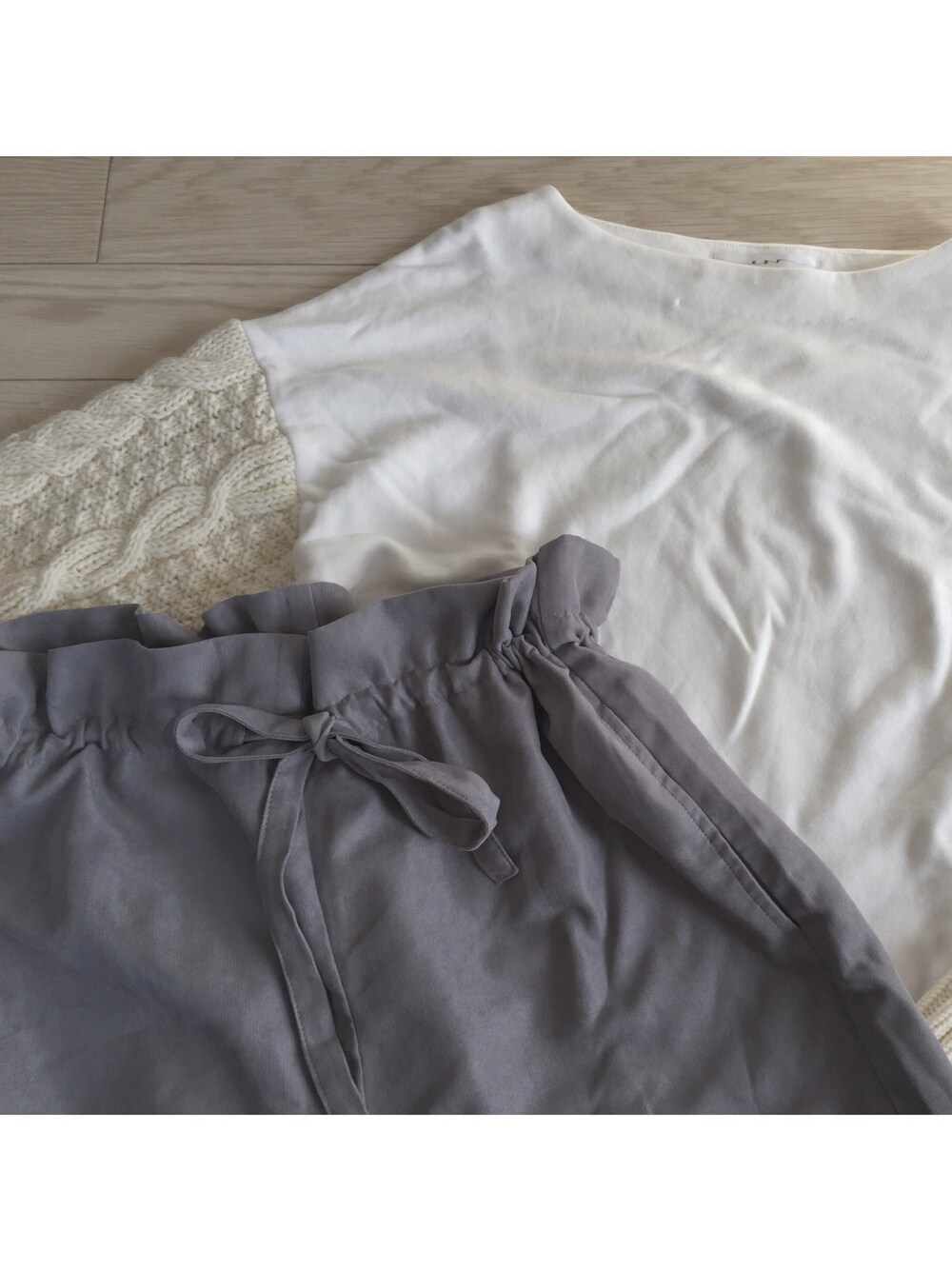 「outfit、ワイドパンツ、KBF、Kastane、カスタネ、てぬきスタイル、シンプル」｜「KastaneのイージーBIGPT（その他パンツ、グレー系）」を使った、ayameさん（レディース・152cm）の春コーディネートの1枚目の写真