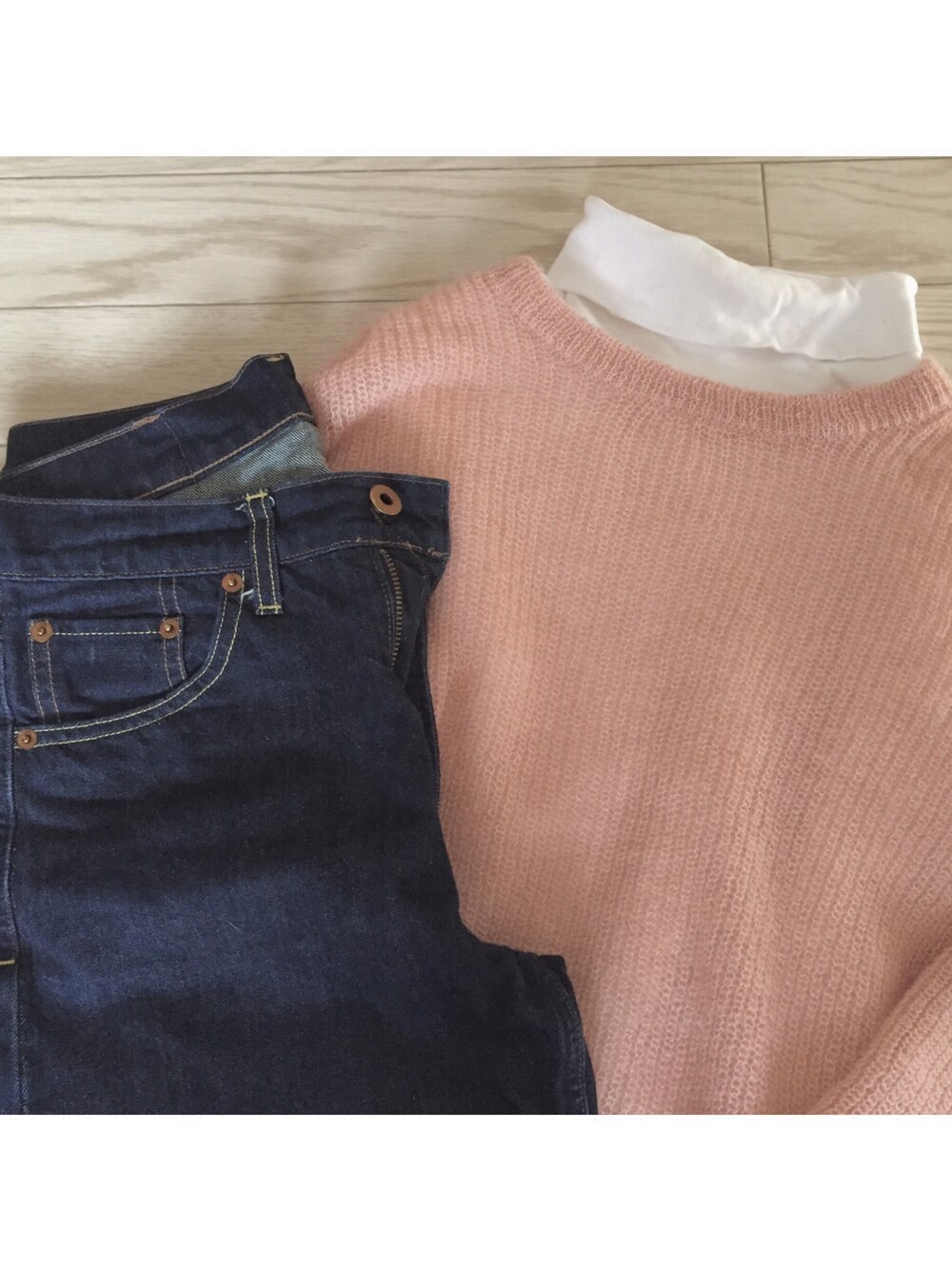 「UNIQLO、earth music&ecology、手抜き、ピンクニット、タートルネック、デニム」｜「earth music&ecologyのデニムテーパードパンツ（デニムパンツ、ブルー系）」を使った、ayameさん（レディース・152cm）の春コーディネートの1枚目の写真