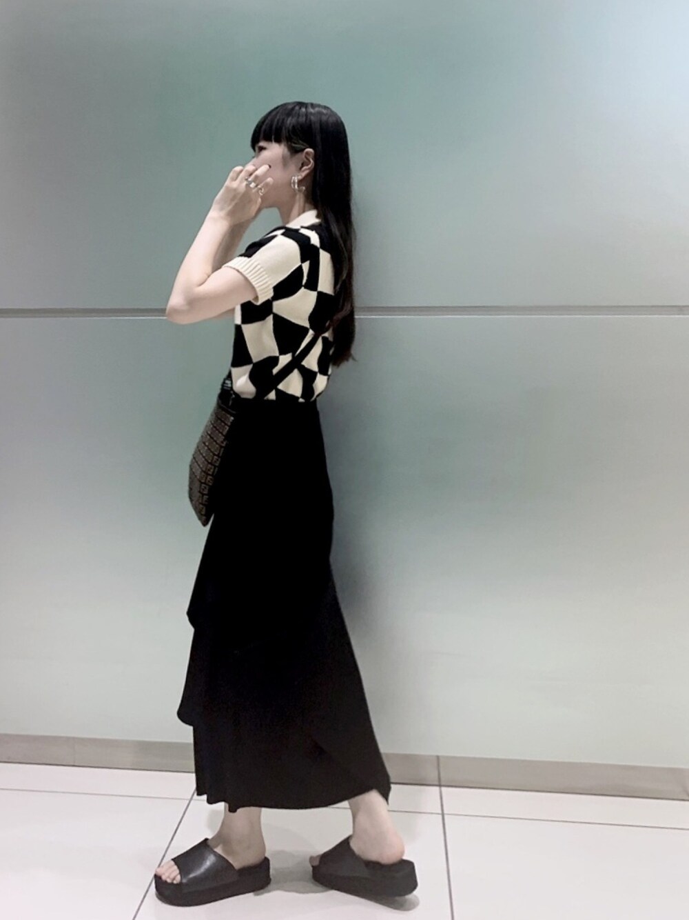 「COMME des GARCONS、FENDI、g.v.g.v.、黒、夏、チェック、シンプル、シンプルコーデ、ロングスカート」｜「tricot COMME des GARCONSのアイテム（トップス、ベージュ系）」を使った、👽さん（レディース・160cm）の夏コーディネートの1枚目の写真