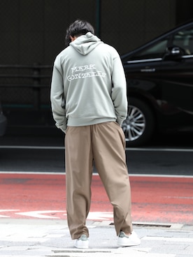 「アイテム（パーカー、グリーン系）」を使った、aceshop_snapさん（メンズ・181cm）の秋コーディネート