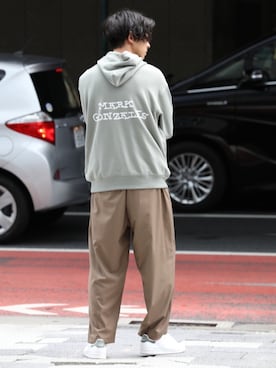 「アイテム（パーカー、グリーン系）」を使った、aceshop_snapさん（メンズ・181cm）の秋コーディネート